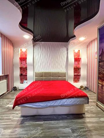 Центральна, 1