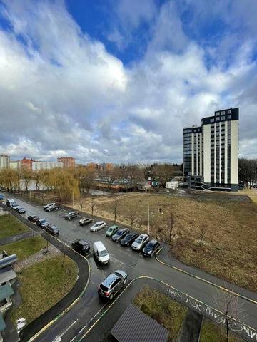 Продажа 3 комнатной Чабаны, Юности 3а 
Чабаны.Метро 2км.Без комисс