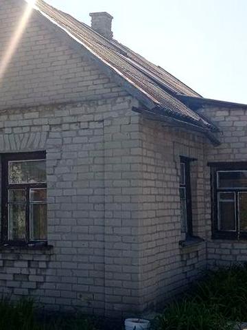 Продам угловой дом ( не жилой) внутри начали ломать под перепланировку