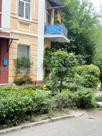 Потебні вул., 2