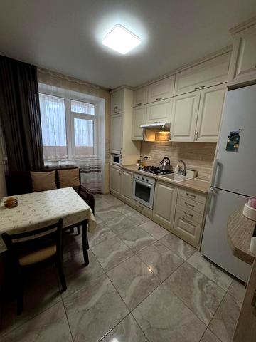 Машинобудівників вул., 25