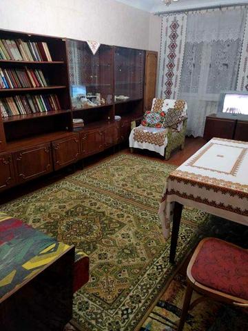 Продам 2-кімнатну квартиру з гаражем в центрі м.Тростянець.