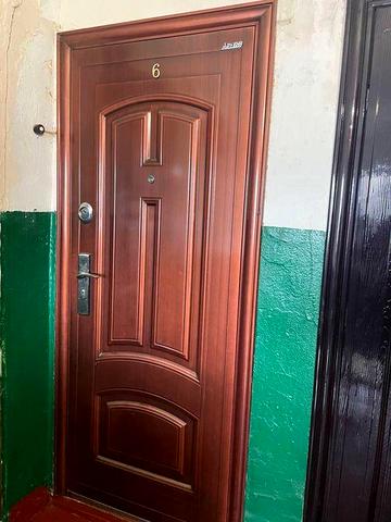 3-Кімнатна квартира в місті Буринь , біля автовокзалу , з гаражем !