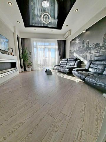 Гімназичний просп., 18