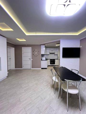 Здається трикімнатна квартира