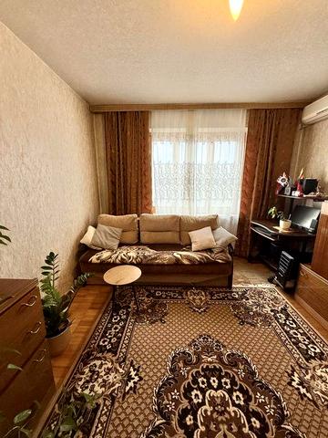 Продам 2-кім кв по вул. Ревуцького 19/1