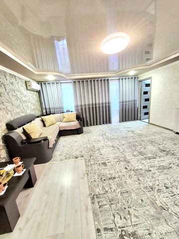 Академіка Корольова вул., 23