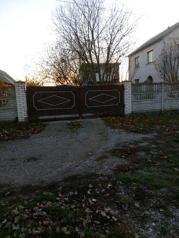 Продам двоповерховий будинок 153 кв. 70 км від Києва.