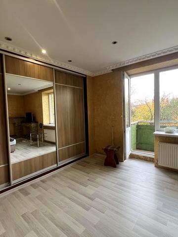 Українська вул., 111