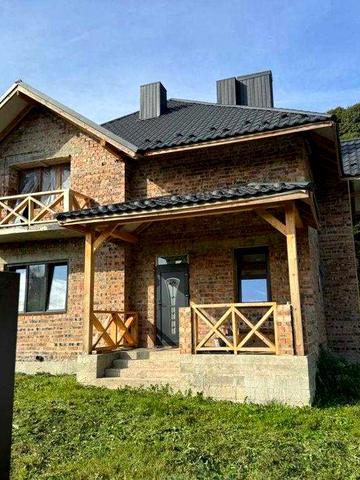 Власний будинок в дуже затишній локації, поруч ліс та озеро!
