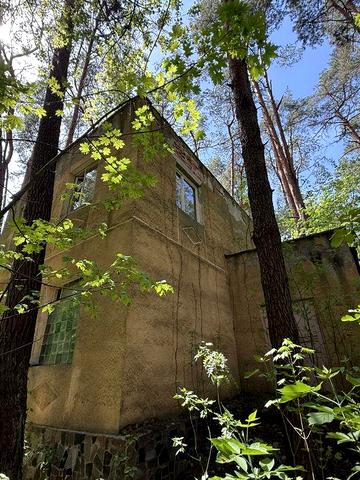 Будинок з банею та басейном в мальовничому місті