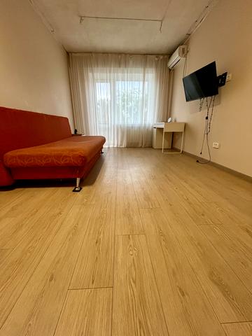 Івана Мазепи просп. (Петровського), 52