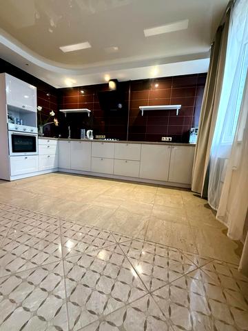 Героїв просп., 33