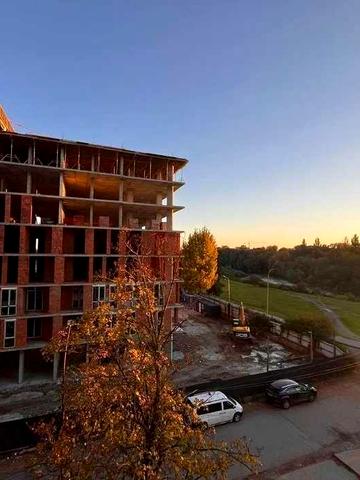 Продаж 3-кімнатної в ЖК "LuxAR"-з видом на стадіон і місто
