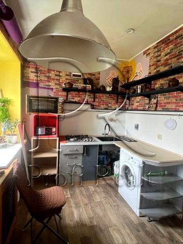 Новодарницька вул., 30