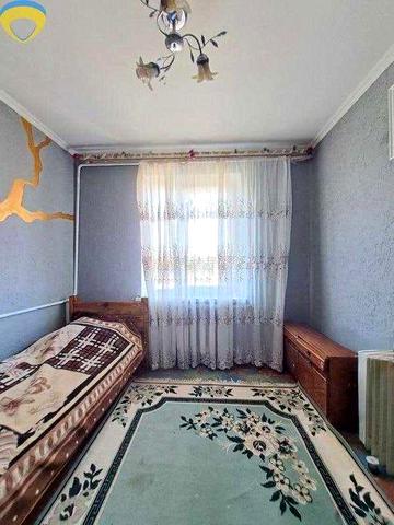 Продам простору 4-кімнатну квартиру в центрі Авангарду!