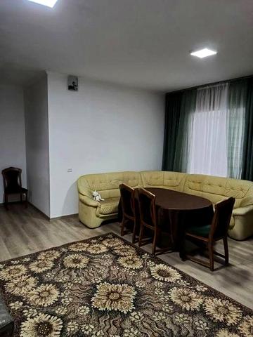 Продам квартиру 112 м.кв., окремий вхід, індивідуальне опалення.