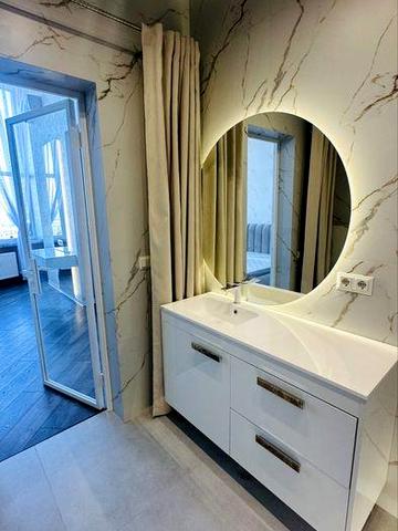 Продам 3-кімнатну квартиру з видом на Дніпро та центр міста Черкас!