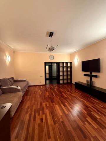 Володимира Івасюка просп. (Героїв Сталінграду), 4