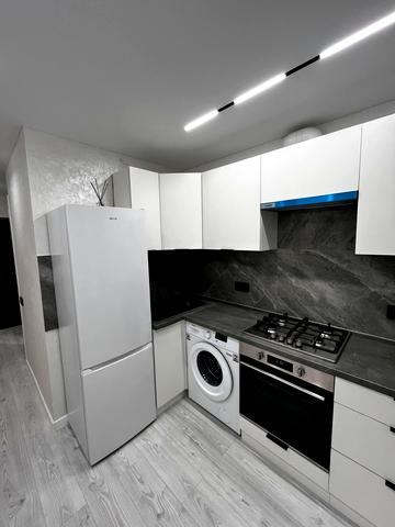 Небесної Сотні вул. (Івана Стасюка), 15