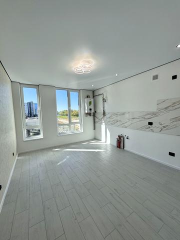 Надрічна вул., 8