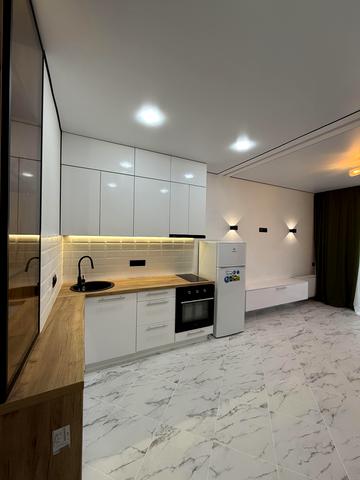 Небесної Сотні просп. (Маршала Жукова), 8