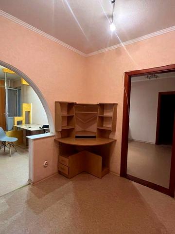 Двокімнатна з технікою меблями, вільна, довгостроково