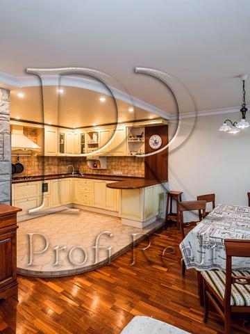 Драгоманова вул., 17