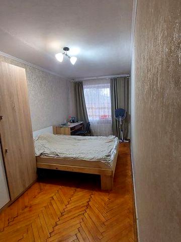 Продам 2-кімнатну квартиру. Вул.Стависька,33.