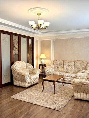 Богдана Хмельницького вул., 52