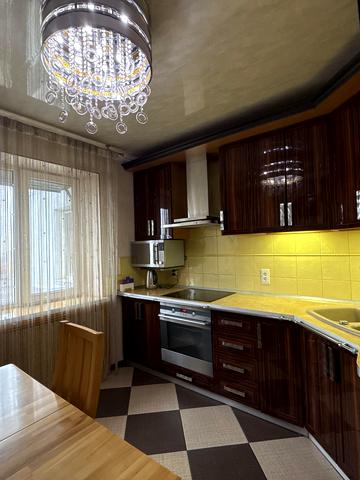 Середньофонтанська вул., 12а