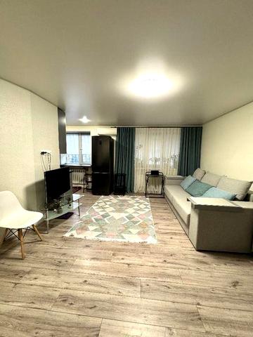 Продам 2 комнатную квартиру на Гагарина. Университет.