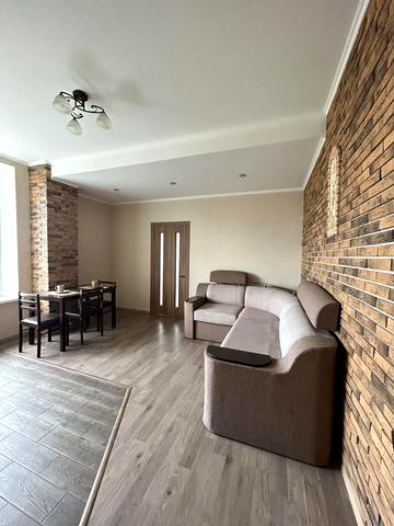 Данила Галицького вул., 1