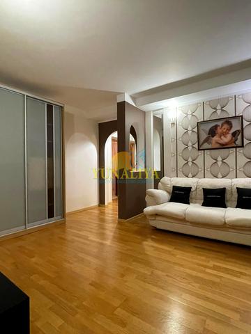 Академіка Філатова вул., 1/22