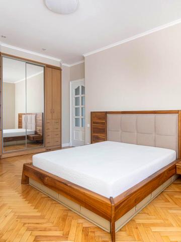 Павла Грабовського вул., 6а