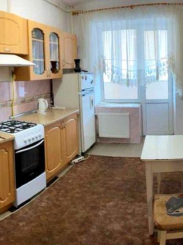 1-кімнатна  Києво-Святошинський Гмирі. Відмінне місце розташування.