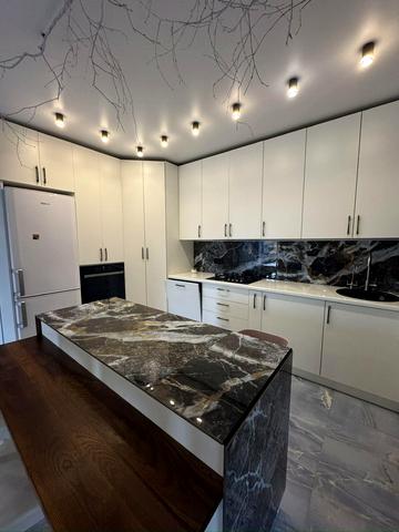 Хутірська, 5