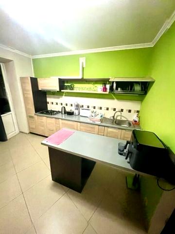 Черкаська вул., 4