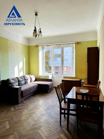 Богдана Хмельницького вул., 14