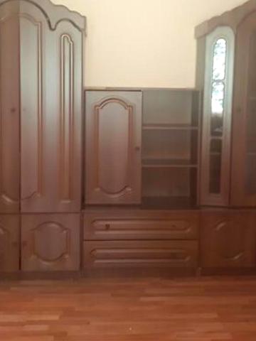 Космонавтів, 33