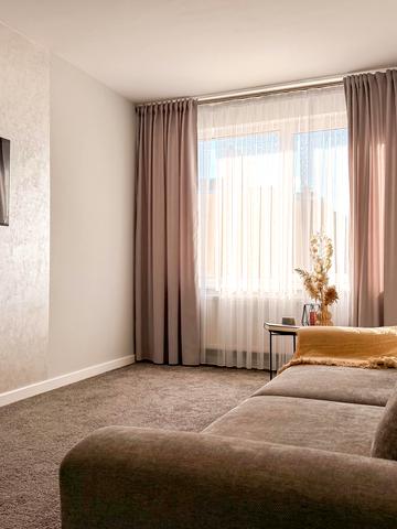 Угорська вул., 14