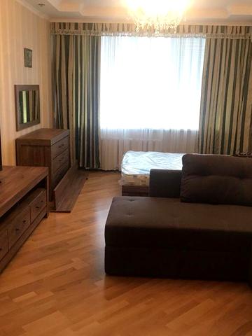 Оренда просторої однокімнатної квартири Харьківське шосе 150/15