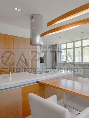 Воскресенська вул., 14-Б