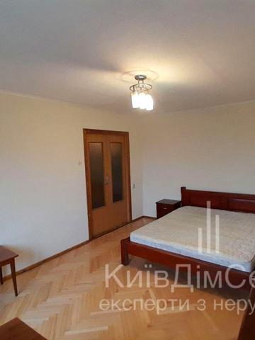 Миколи Ушакова вул., 34