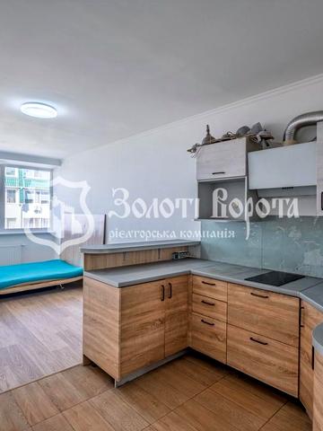 Спортивна вул., 18