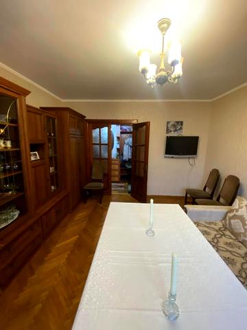 Гоголівська вул., 15