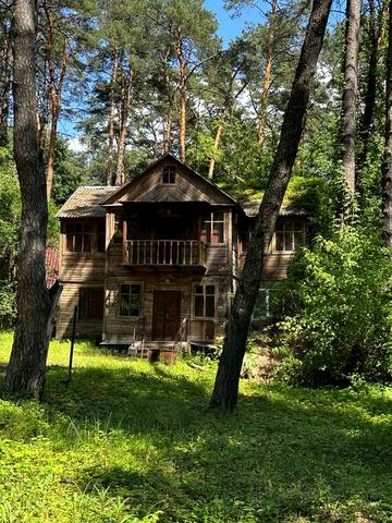 Будинок із сауною, банею та басейном біля річки