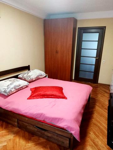 Академіка Шалімова вул. (Героїв Севастополя), 10-Б