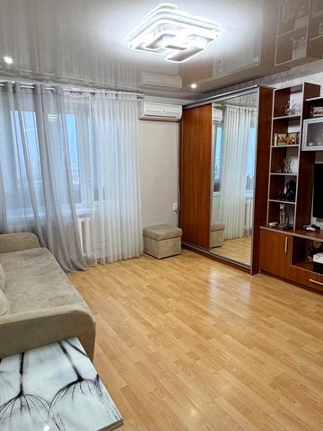 Івана Миколайчука вул., 38