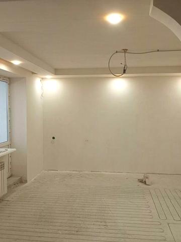 Продам 4-кімнатну квартиру на Артема